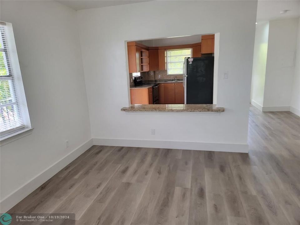 For Sale: $2,495 (2 beds, 2 baths, 1050 Square Feet)