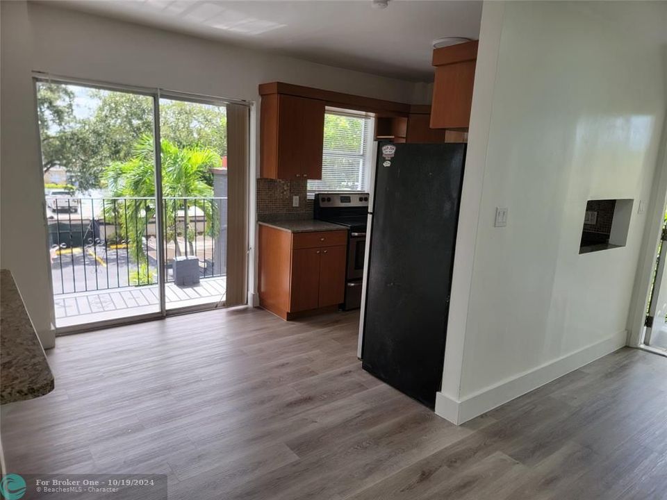 For Sale: $2,495 (2 beds, 2 baths, 1050 Square Feet)