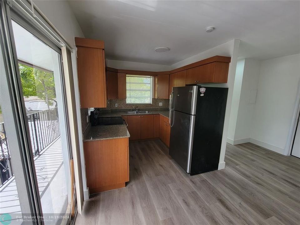 For Sale: $2,495 (2 beds, 2 baths, 1050 Square Feet)