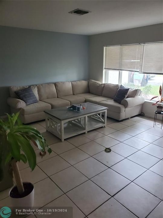 For Rent: $2,995 (3 beds, 2 baths, 1630 Square Feet)