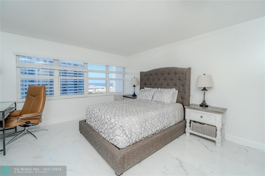 For Sale: $465,000 (1 beds, 1 baths, 900 Square Feet)