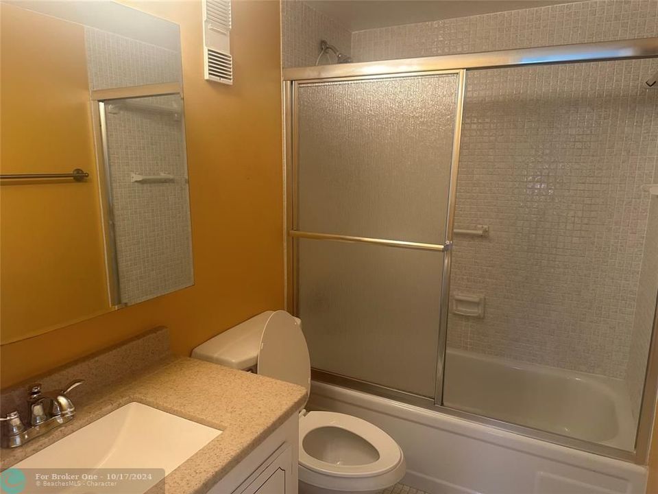 For Sale: $165,000 (2 beds, 2 baths, 1320 Square Feet)