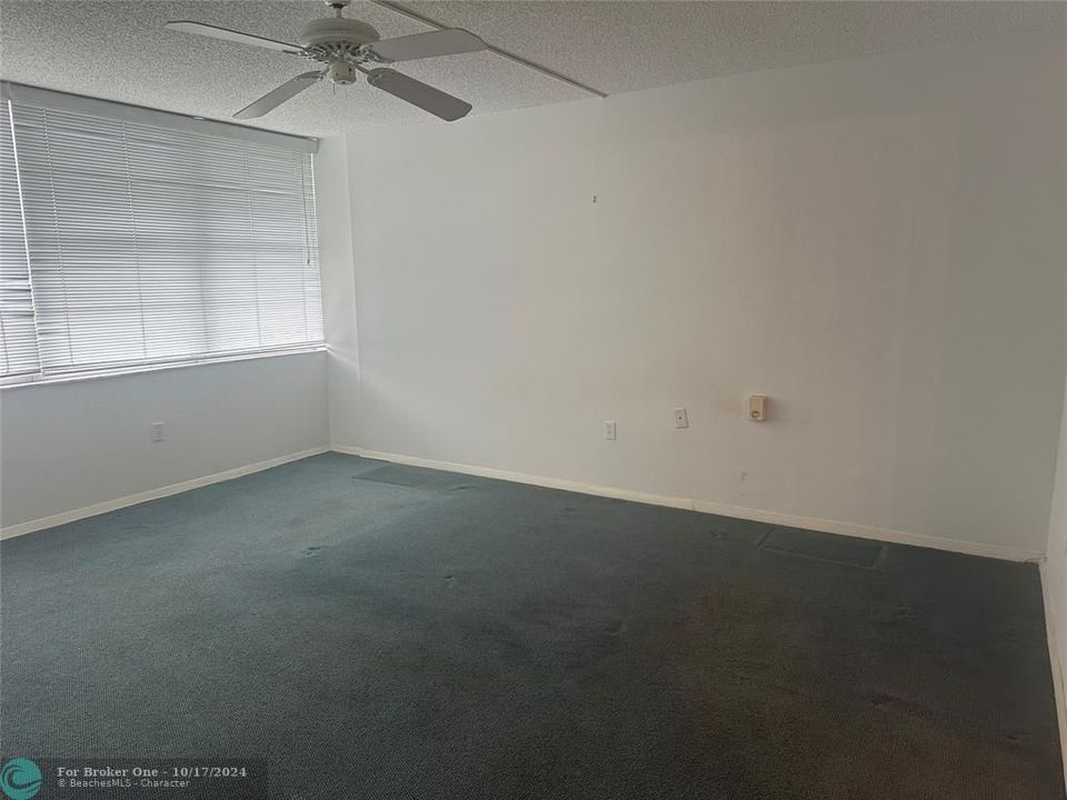 For Sale: $165,000 (2 beds, 2 baths, 1320 Square Feet)