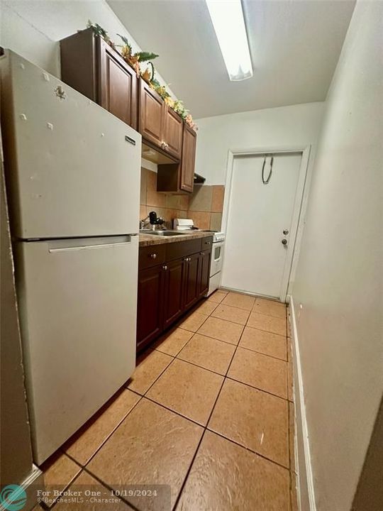 For Rent: $1,725 (2 beds, 1 baths, 4593 Square Feet)