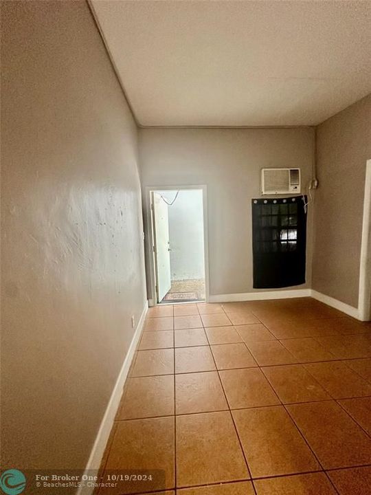 For Rent: $1,725 (2 beds, 1 baths, 4593 Square Feet)