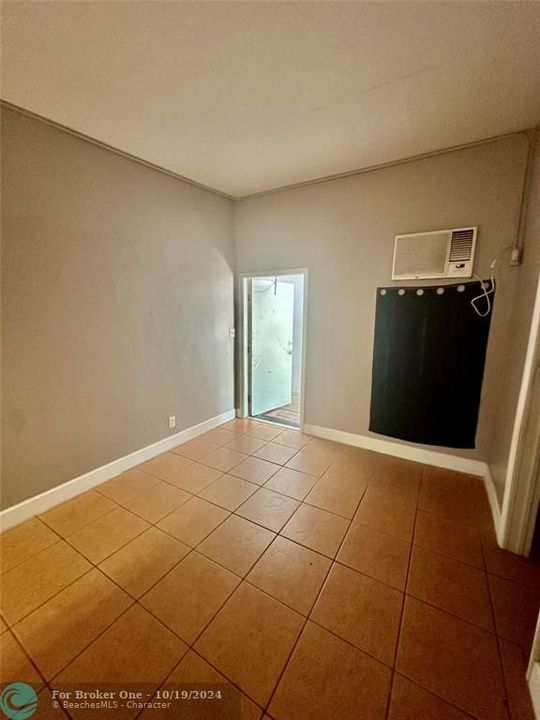 For Rent: $1,725 (2 beds, 1 baths, 4593 Square Feet)