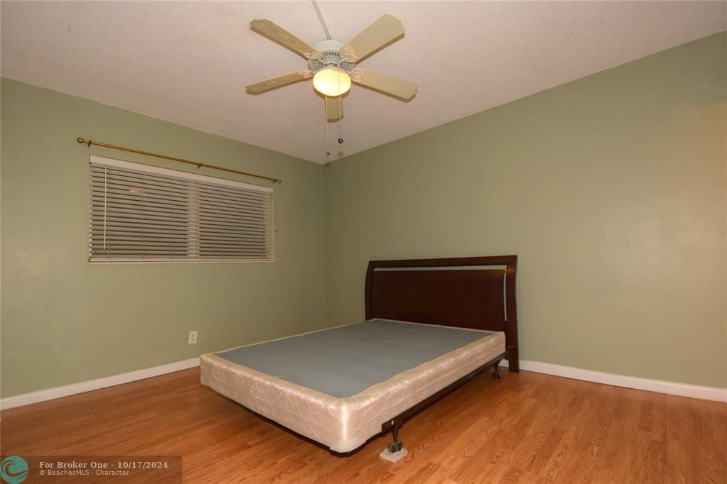 For Sale: $189,000 (2 beds, 2 baths, 900 Square Feet)