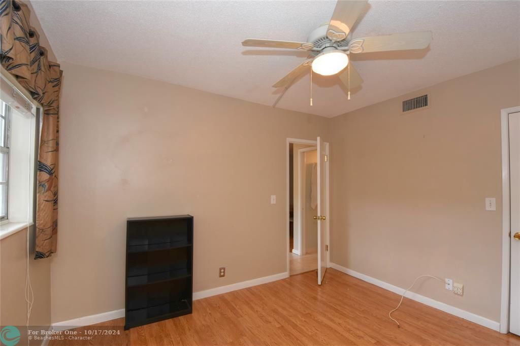 For Sale: $189,000 (2 beds, 2 baths, 900 Square Feet)