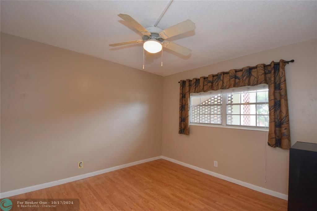 For Sale: $189,000 (2 beds, 2 baths, 900 Square Feet)