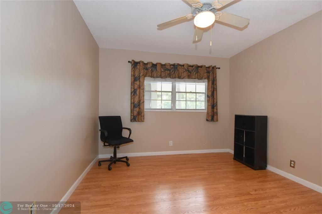 For Sale: $189,000 (2 beds, 2 baths, 900 Square Feet)