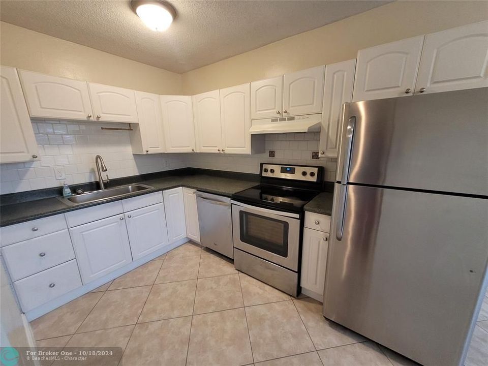 For Rent: $3,200 (3 beds, 2 baths, 1338 Square Feet)