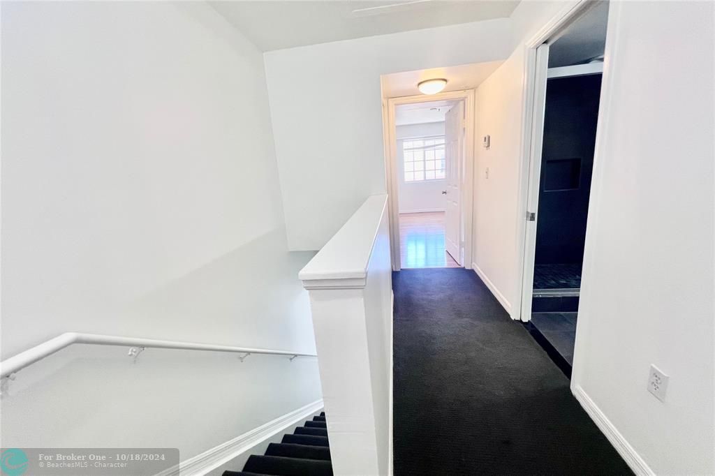 For Rent: $2,200 (1 beds, 1 baths, 859 Square Feet)