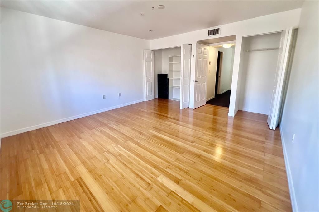 For Rent: $2,200 (1 beds, 1 baths, 859 Square Feet)