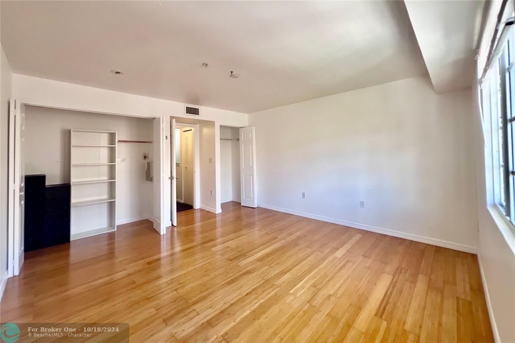 For Rent: $2,200 (1 beds, 1 baths, 859 Square Feet)