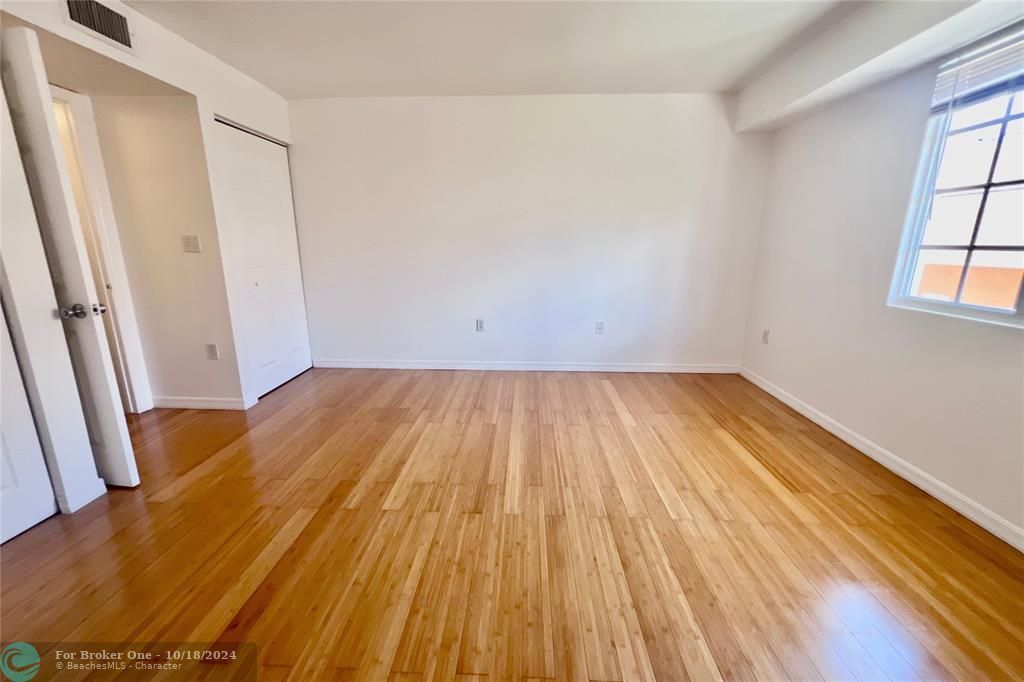 For Rent: $2,200 (1 beds, 1 baths, 859 Square Feet)