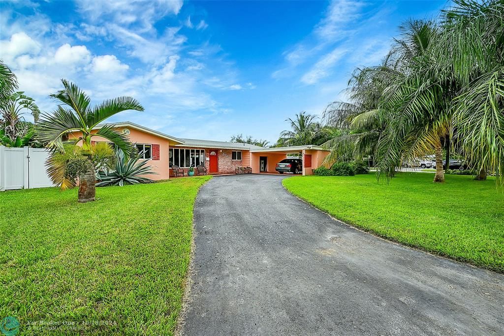 For Sale: $849,000 (3 beds, 2 baths, 1692 Square Feet)