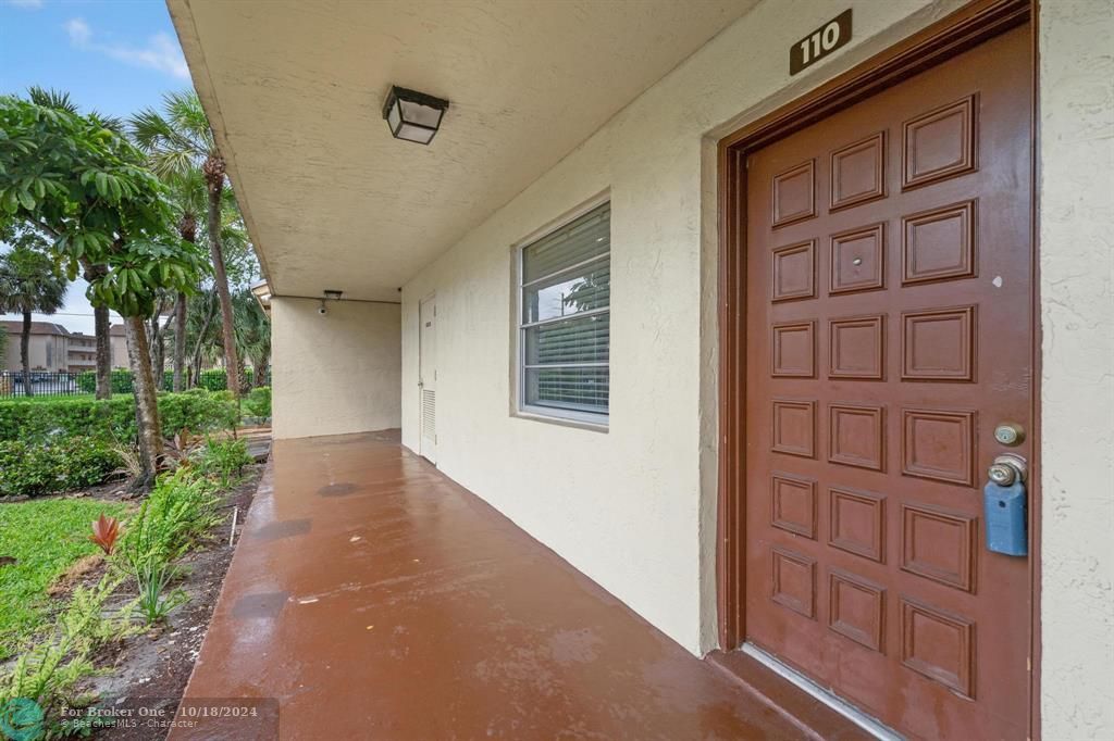 For Rent: $1,550 (1 beds, 1 baths, 721 Square Feet)