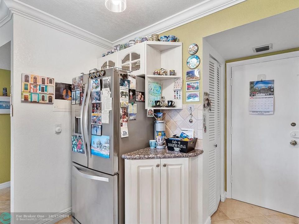 For Sale: $286,000 (1 beds, 1 baths, 850 Square Feet)