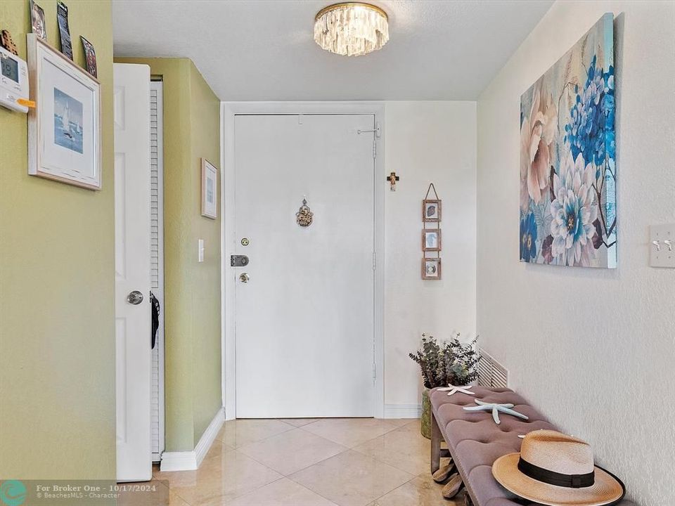 For Sale: $286,000 (1 beds, 1 baths, 850 Square Feet)