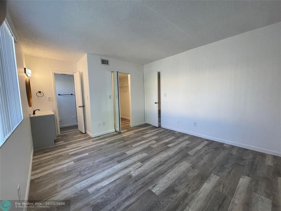 For Sale: $235,000 (2 beds, 2 baths, 825 Square Feet)