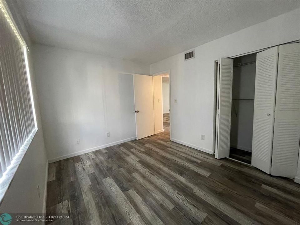 For Sale: $235,000 (2 beds, 2 baths, 825 Square Feet)