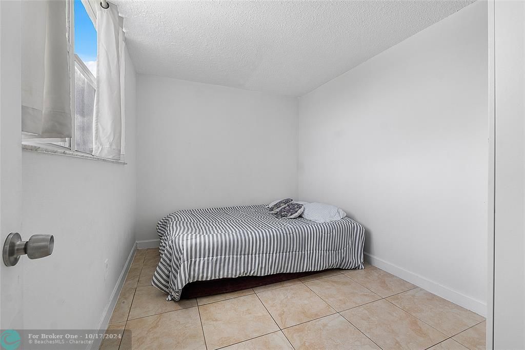 For Sale: $137,000 (2 beds, 1 baths, 835 Square Feet)