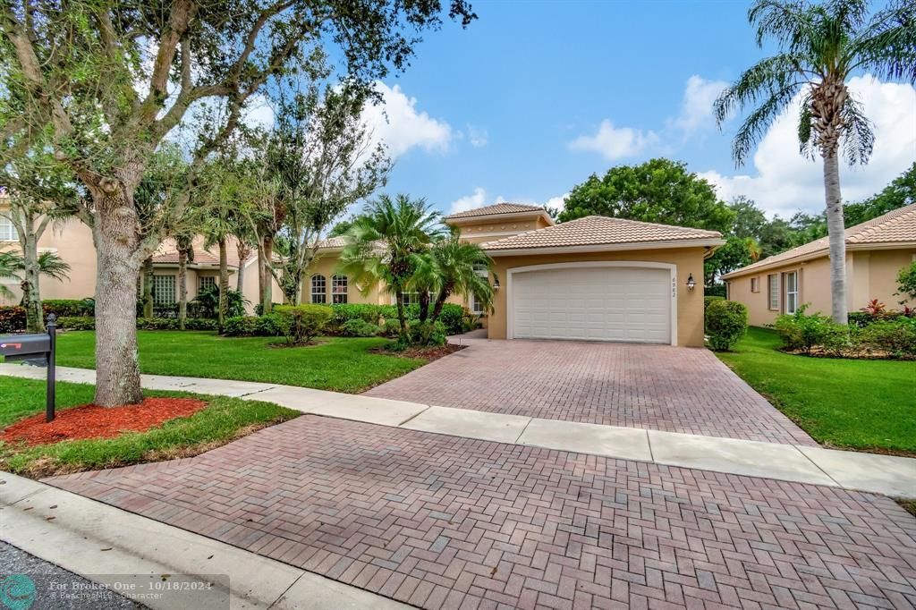 For Sale: $799,900 (4 beds, 2 baths, 2691 Square Feet)