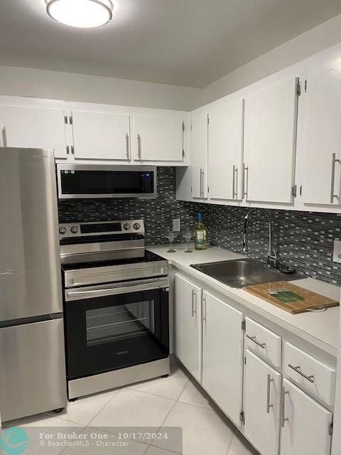 For Sale: $139,000 (1 beds, 1 baths, 719 Square Feet)