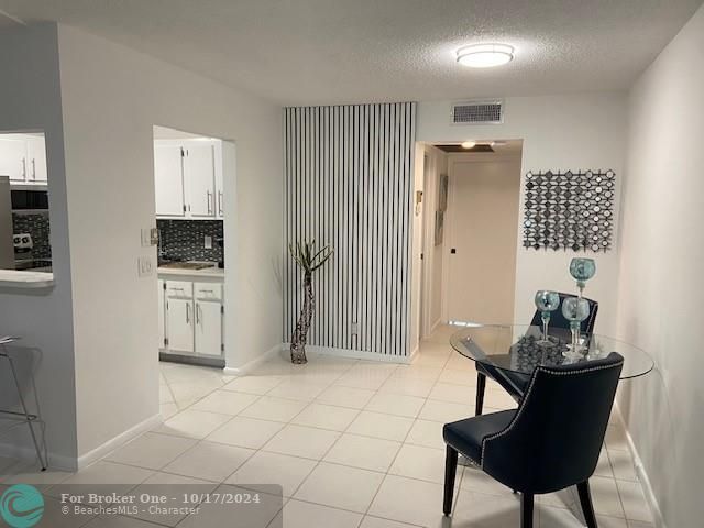 For Sale: $139,000 (1 beds, 1 baths, 719 Square Feet)