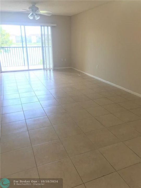 For Rent: $2,200 (2 beds, 2 baths, 1207 Square Feet)