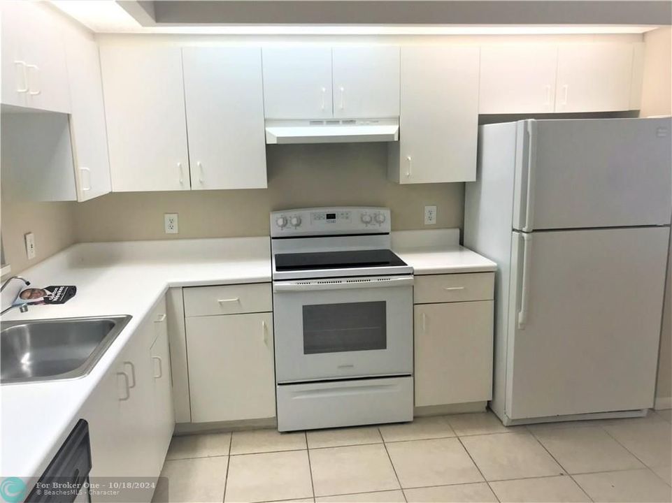 For Rent: $2,200 (2 beds, 2 baths, 1207 Square Feet)