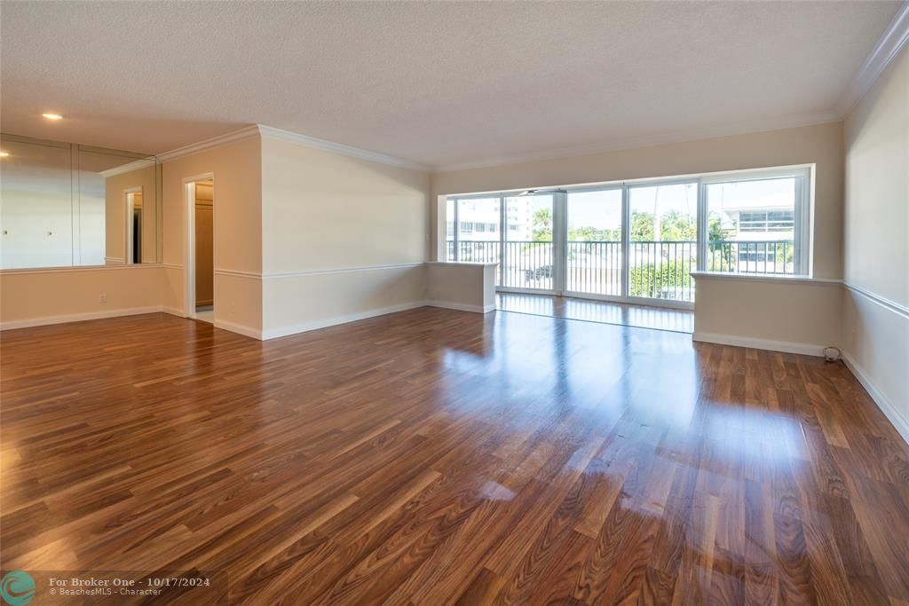 For Sale: $469,900 (2 beds, 2 baths, 1700 Square Feet)