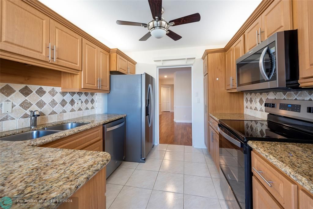 For Sale: $469,900 (2 beds, 2 baths, 1700 Square Feet)