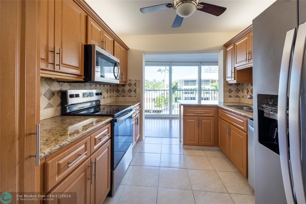 For Sale: $469,900 (2 beds, 2 baths, 1700 Square Feet)