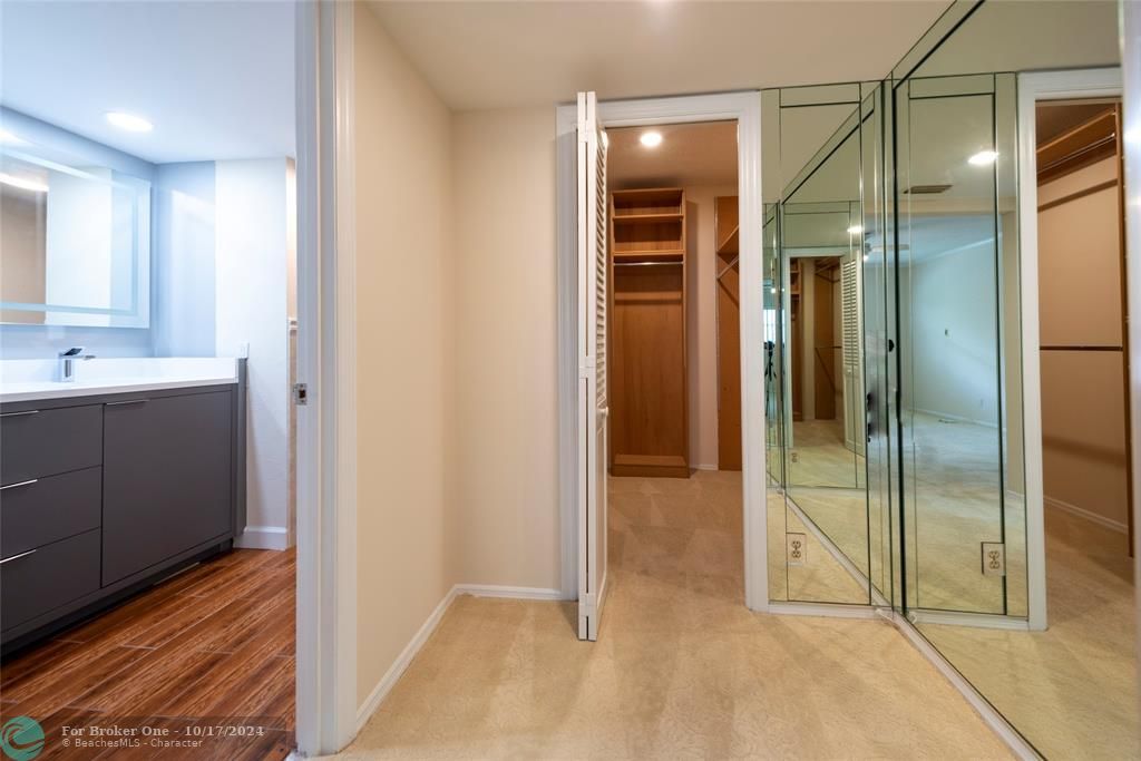 For Sale: $469,900 (2 beds, 2 baths, 1700 Square Feet)