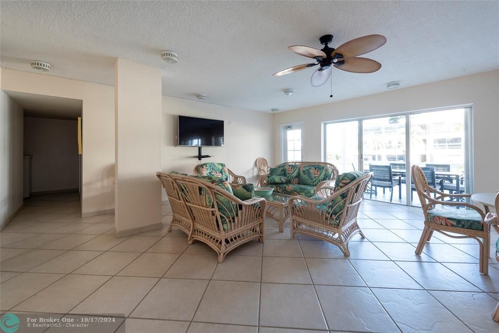 For Sale: $469,900 (2 beds, 2 baths, 1700 Square Feet)