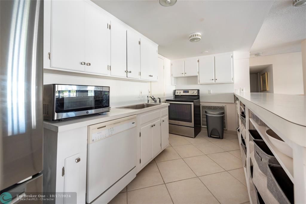 For Sale: $469,900 (2 beds, 2 baths, 1700 Square Feet)