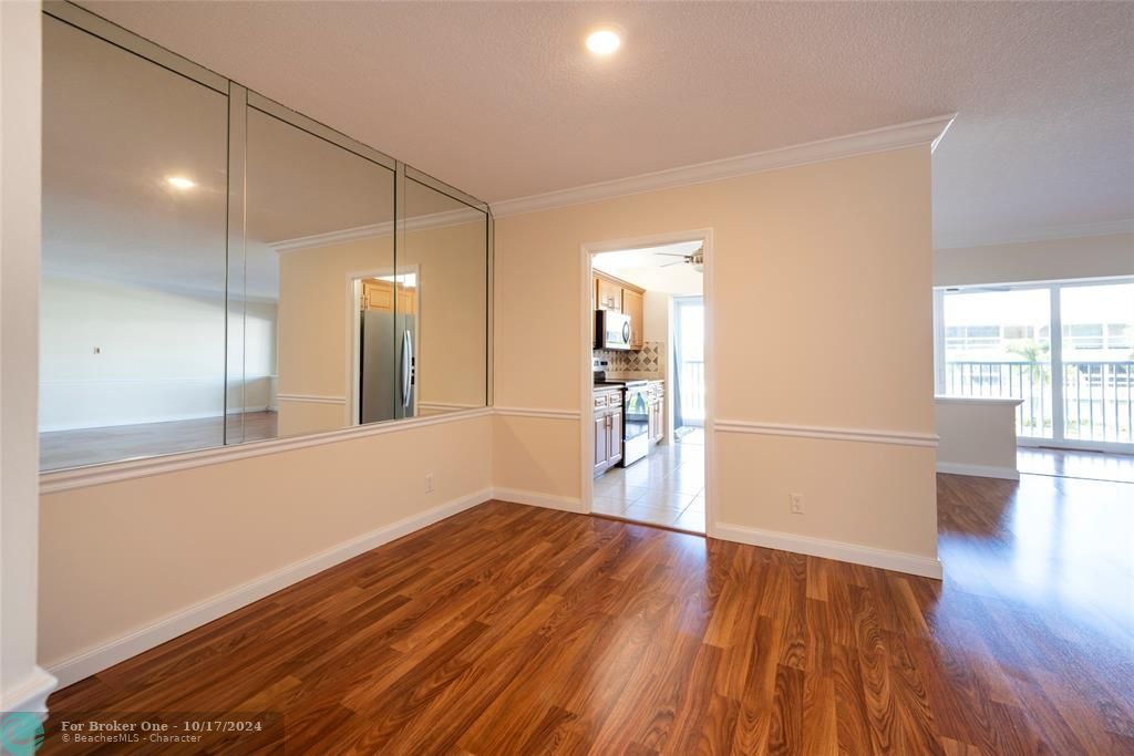 For Sale: $469,900 (2 beds, 2 baths, 1700 Square Feet)