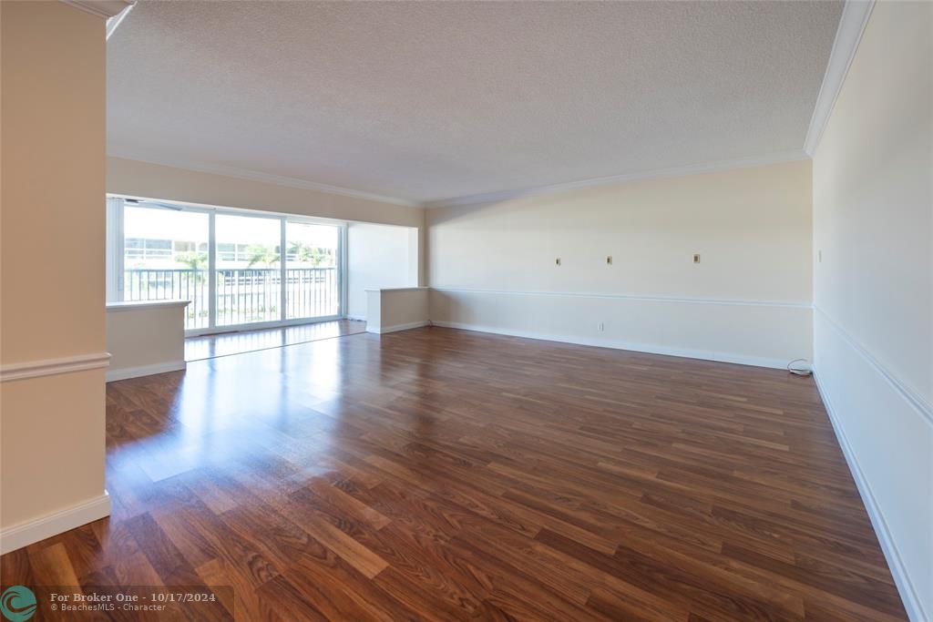 For Sale: $469,900 (2 beds, 2 baths, 1700 Square Feet)