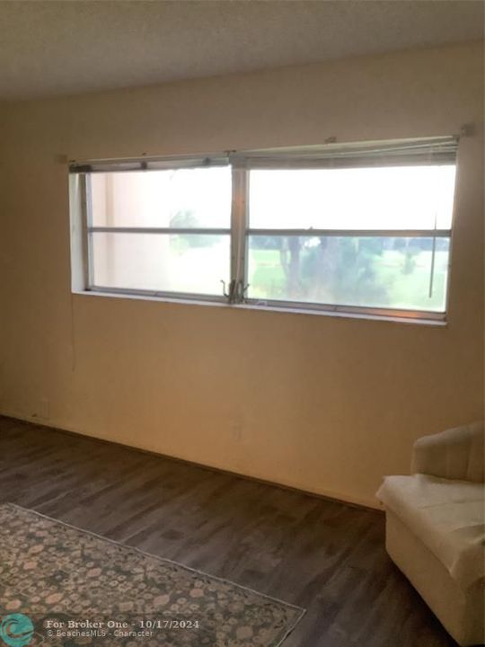 For Sale: $125,000 (2 beds, 2 baths, 930 Square Feet)