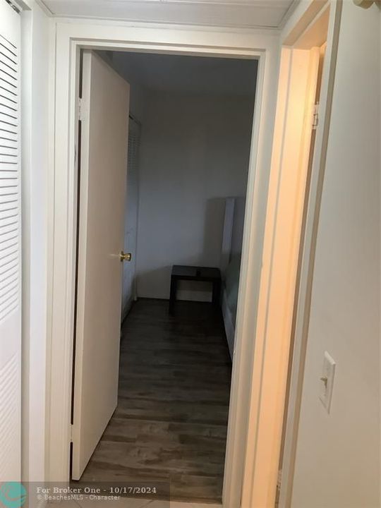 For Sale: $125,000 (2 beds, 2 baths, 930 Square Feet)