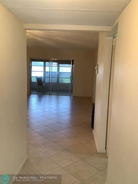 For Sale: $125,000 (2 beds, 2 baths, 930 Square Feet)