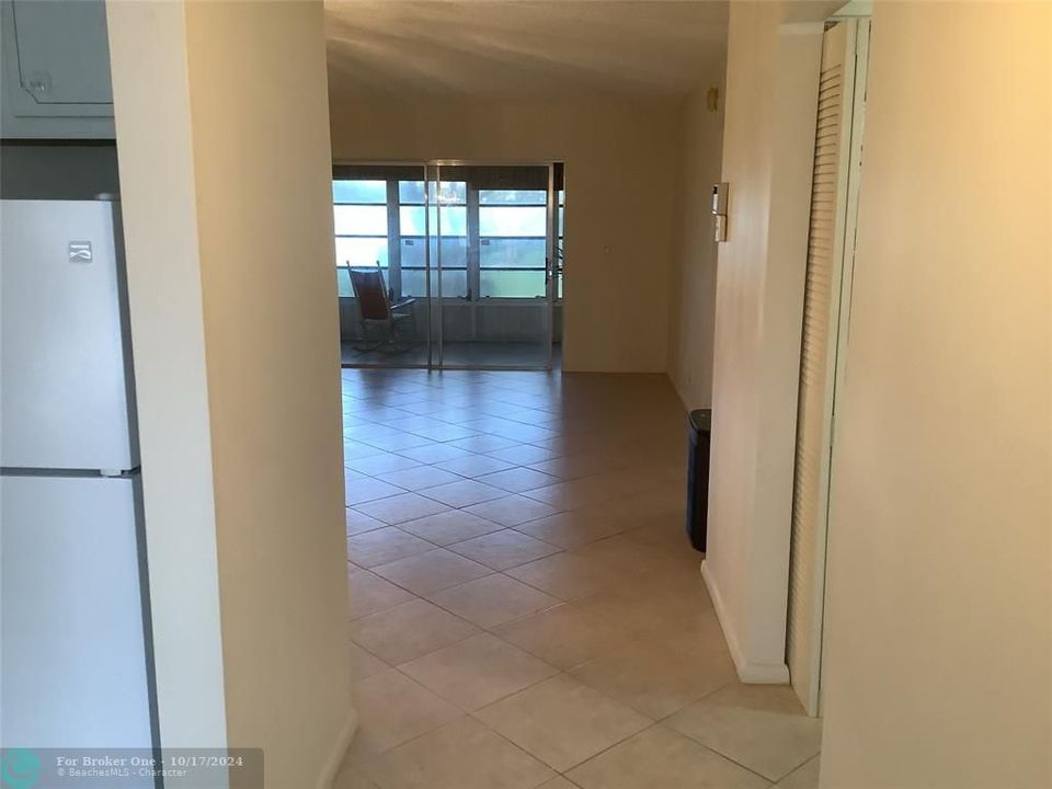 For Sale: $125,000 (2 beds, 2 baths, 930 Square Feet)