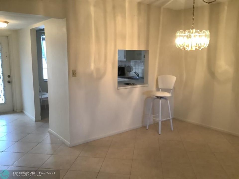 For Sale: $125,000 (2 beds, 2 baths, 930 Square Feet)