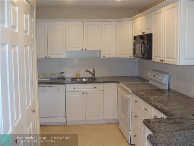 For Rent: $2,700 (3 beds, 2 baths, 1650 Square Feet)