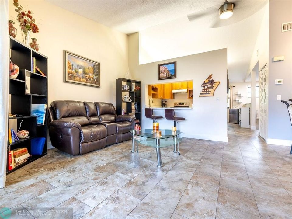 For Sale: $327,000 (2 beds, 2 baths, 1050 Square Feet)