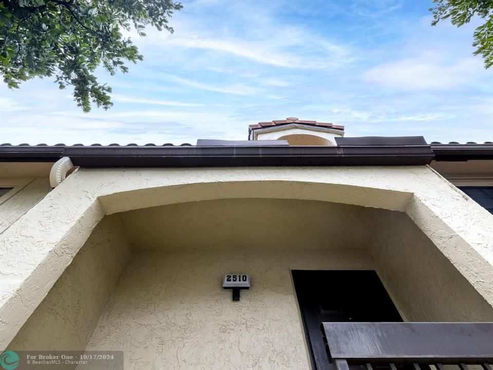 For Sale: $327,000 (2 beds, 2 baths, 1050 Square Feet)