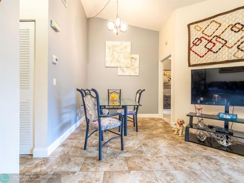 For Sale: $327,000 (2 beds, 2 baths, 1050 Square Feet)