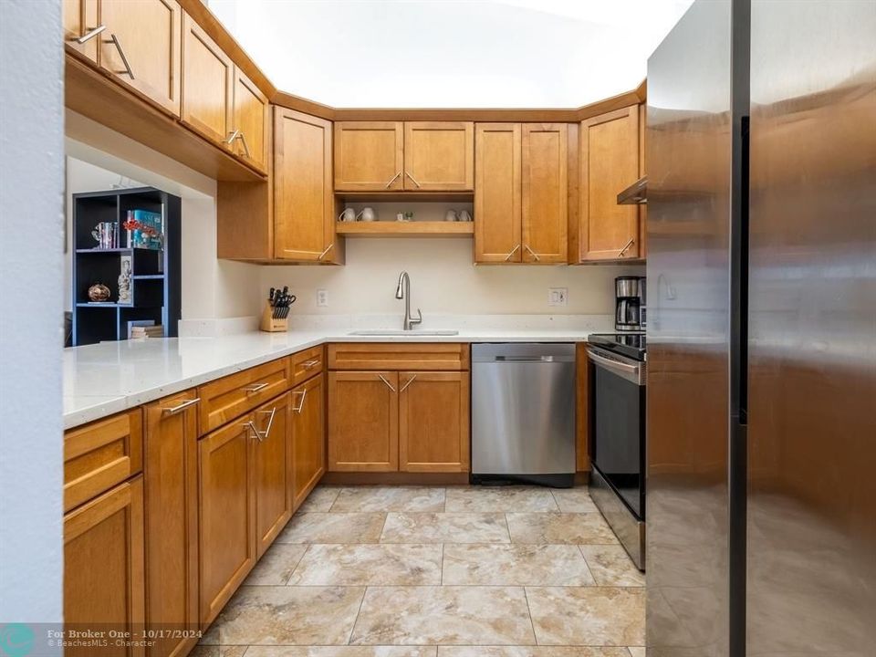 For Sale: $327,000 (2 beds, 2 baths, 1050 Square Feet)