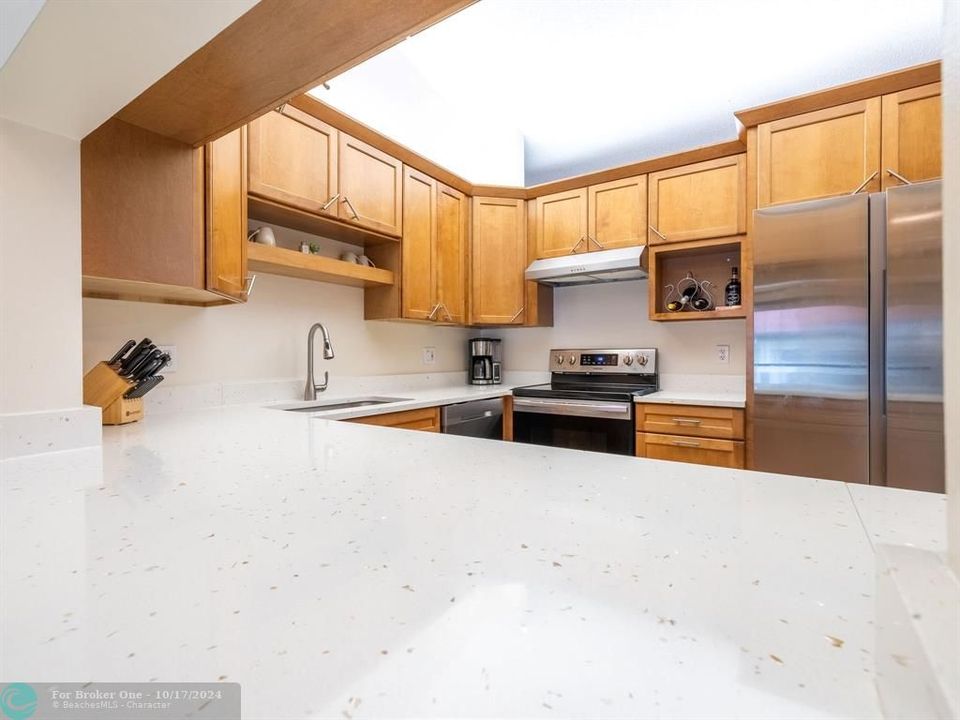 For Sale: $327,000 (2 beds, 2 baths, 1050 Square Feet)